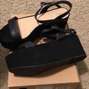 Black platform sandals